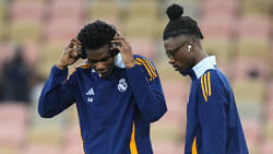 Aurélien Tchouaméni (l.) und Eduardo Camavinga sollen zu den Stars zählen, die mit einem Abschied von Real Madrid drohen