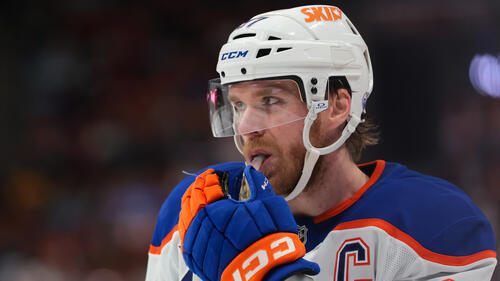 Connor McDavid denkt noch über eine Verlängerung bei den Oilers nach.