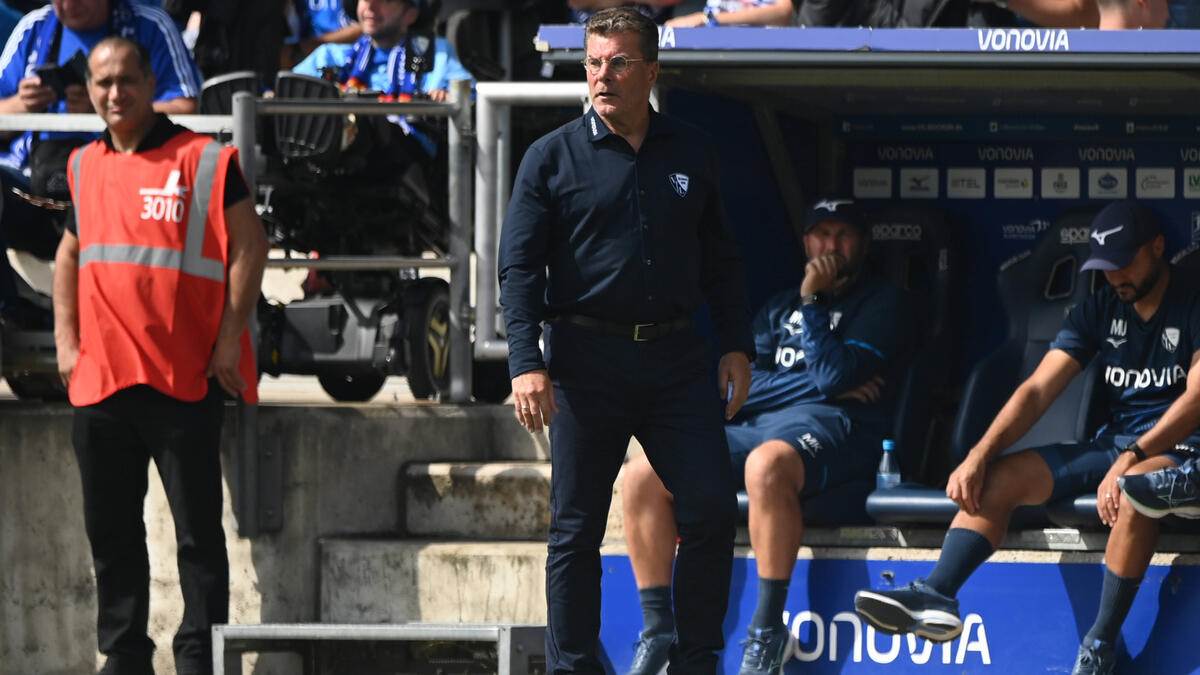 Dieter Hecking steht mit dem VfL Bochum unter Druck