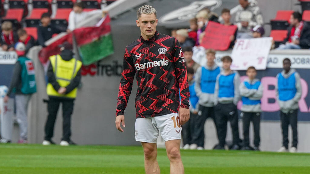 Florian Wirtz steht bei Bayer Leverkusen bis 2027 unter Vertrag Florian Wirtz steht bei Bayer Leverkusen bis 2027 unter Vertrag