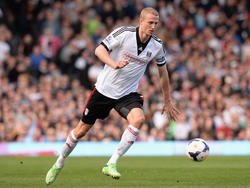 Brede Hangeland heeft balbezit tijdens Fulham - Newcastle United. (15-3-2014)