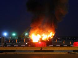 Fuego en los exteriores de un estadio en El Cairo el 8 de febrero. (Foto: Imago)