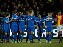 PSV kan weer juichen in Deventer. Tegen Go Ahead Eagles komt de ploeg, via een eigen doelpunt van Jop van der Linden, op 2-0. De Brabanders komen bij elkaar om het te vieren. (07-03-2015)