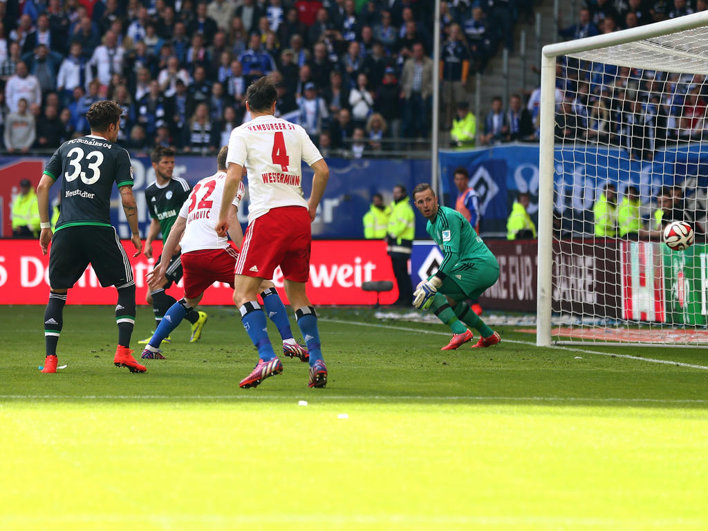 Ivica Olic trifft im Schicksalsspiel gegen den FC Schalke zum 1:0