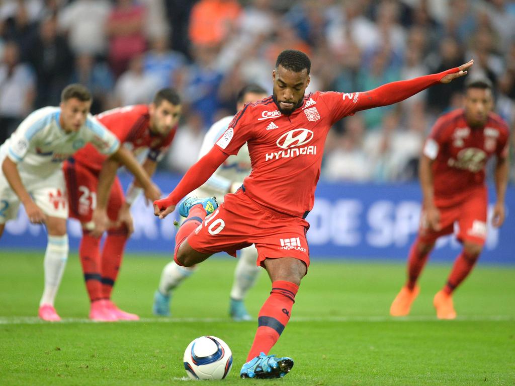 Alexandre Lacazette adelantó al Olympique de Lyons en el Velodrome de Marsella. (Foto: Imago)