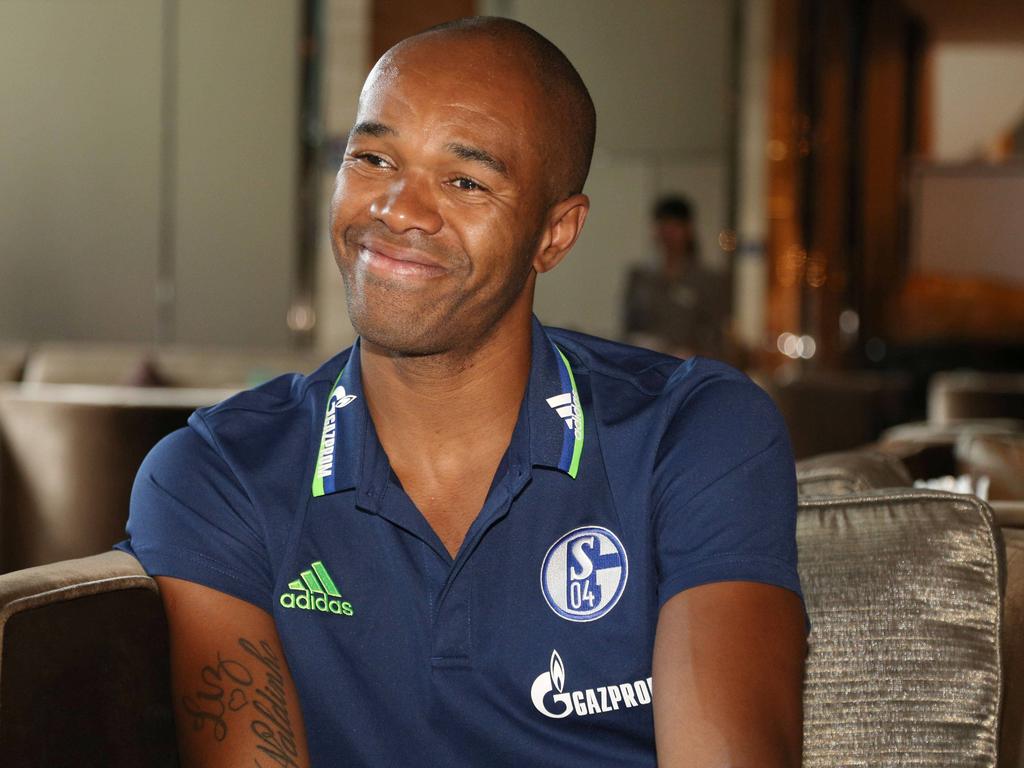 Schalke-Neuzugang Naldo im Interview auf der China-Reise der Königsblauen Schalke-Neuzugang Naldo im Interview auf der China-Reise der Königsblauen