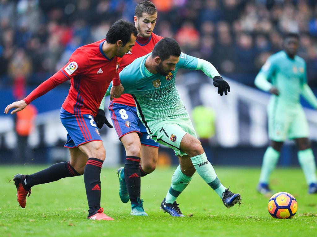 Arda Turan (dcha.) lanza a puerta en un duelo reciente ante Osasuna. (Foto: Getty) Arda Turan (dcha.) lanza a puerta en un duelo reciente ante Osasuna. (Foto: Getty)