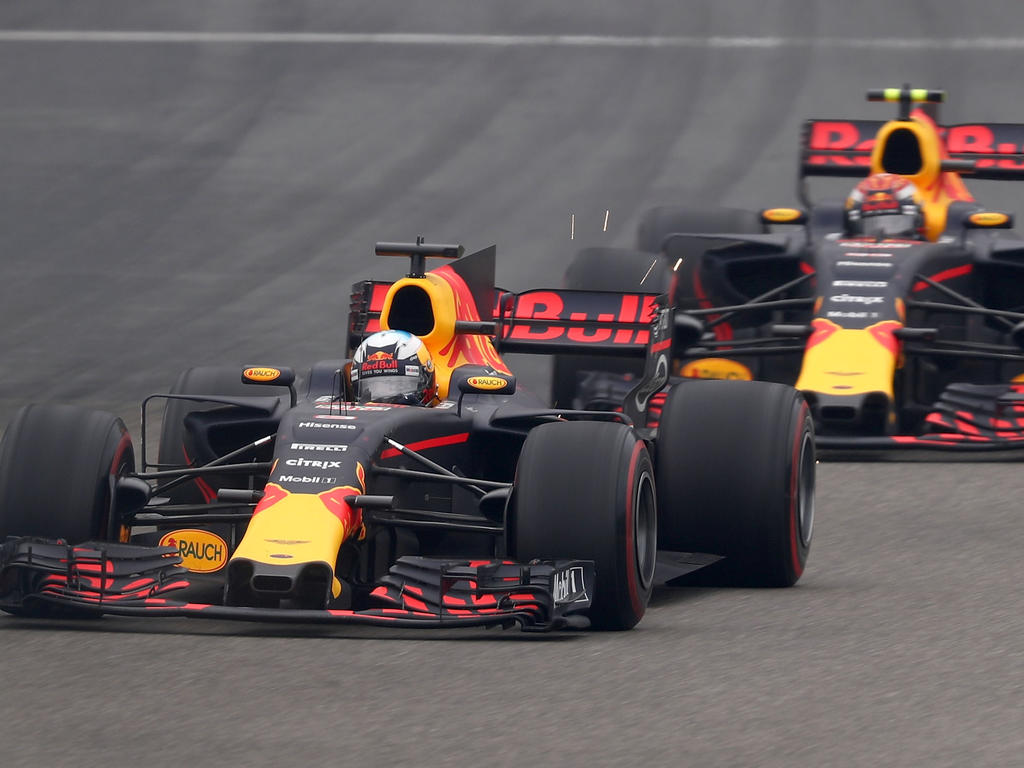 Max Verstappen und Daniel Ricciardo genießen auf der Strecke Freiheiten Max Verstappen und Daniel Ricciardo genießen auf der Strecke Freiheiten