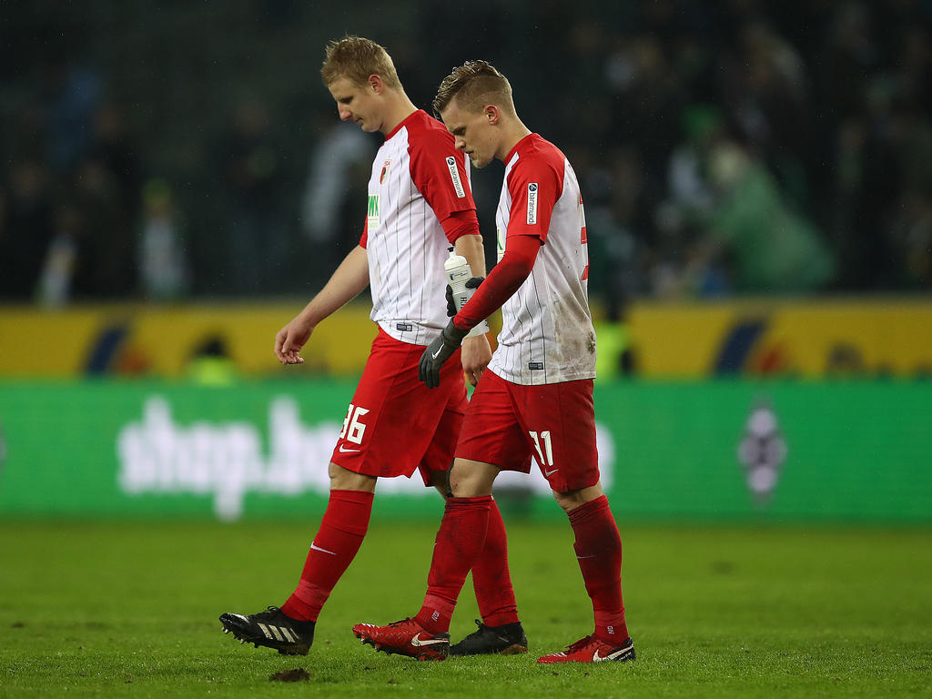 Fehlte beim Training des FC Augsburg: Martin Hinteregger (l.)