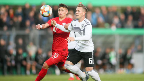 Marcel Zylla (l.) vom FC Bayern leitete die Pleite der deutschen U20 ein