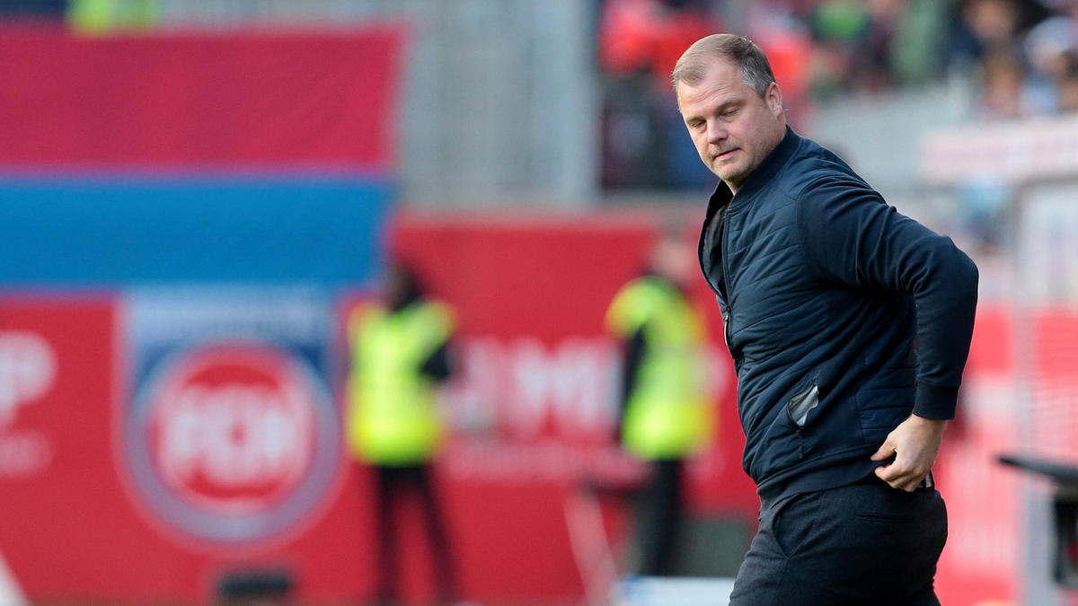 Sportdirektor Fabian Wohlgemuth soll schon bald einen neuen Trainer beim VfB Stuttgart vorstellen