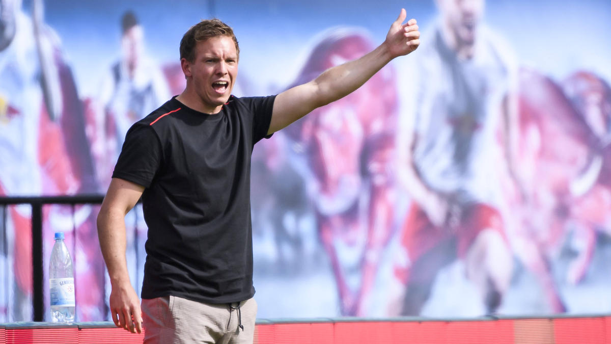 Julian Nagelsmann startet mit seinen Leipzigern schon bald wieder ins Training Julian Nagelsmann startet mit seinen Leipzigern schon bald wieder ins Training