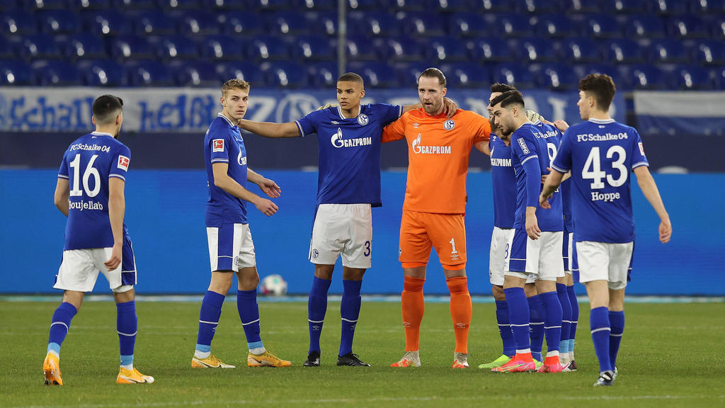 Ralf Fährmann (4.v.l.) soll beim FC Schalke 04 bleiben