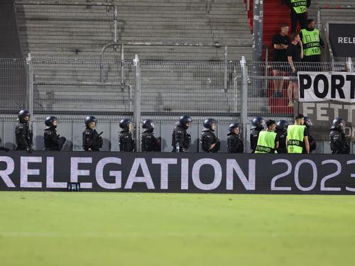 Der DFB untersucht nach den Ausschreitungen im Relegationshinspiel zwischen Wehen Wiesbaden und Bielefeld die Vorfälle