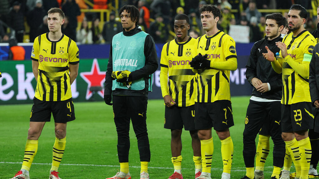Filippo Mané (2.v.l.) wartet noch auf sein Profi-Debüt für den BVB Filippo Mané (2.v.l.) wartet noch auf sein Profi-Debüt für den BVB