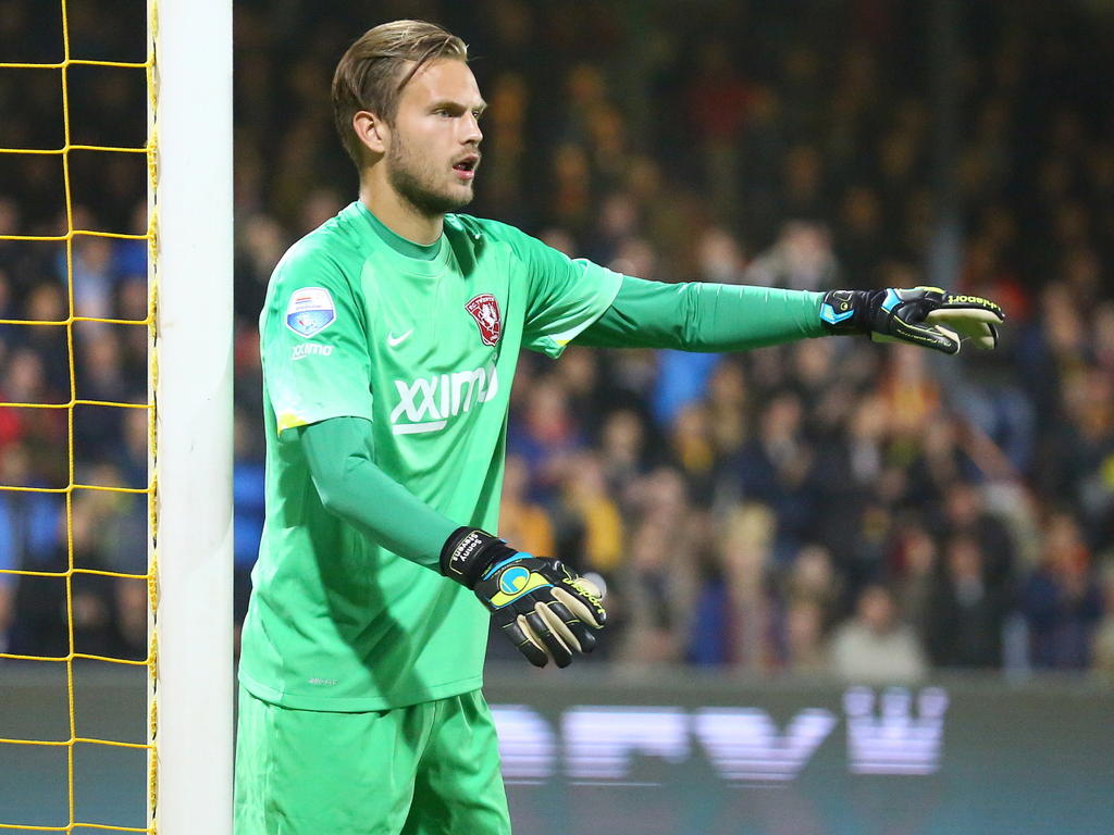 Sonny Stevens tijdens zijn debuut voor FC Twente in de KNVB beker tegen Go Ahead Eagles. (29-10-14)