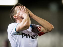 François Marquet, aanvoerder van Jong PSV, baalt na een gemiste kans tegen Almere City in de Jupiler League. (27-02-2015)