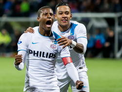 Georginio Wijnaldum (l.) en Memphis Depay (r.) vieren de 1-1 tijdens Excelsior - PSV Eindhoven. (25-04-2015)