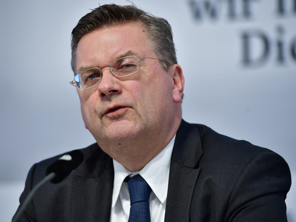 DFB-Präsident Reinhard Grindel will weiter Aufklärungsarbeit betreiben