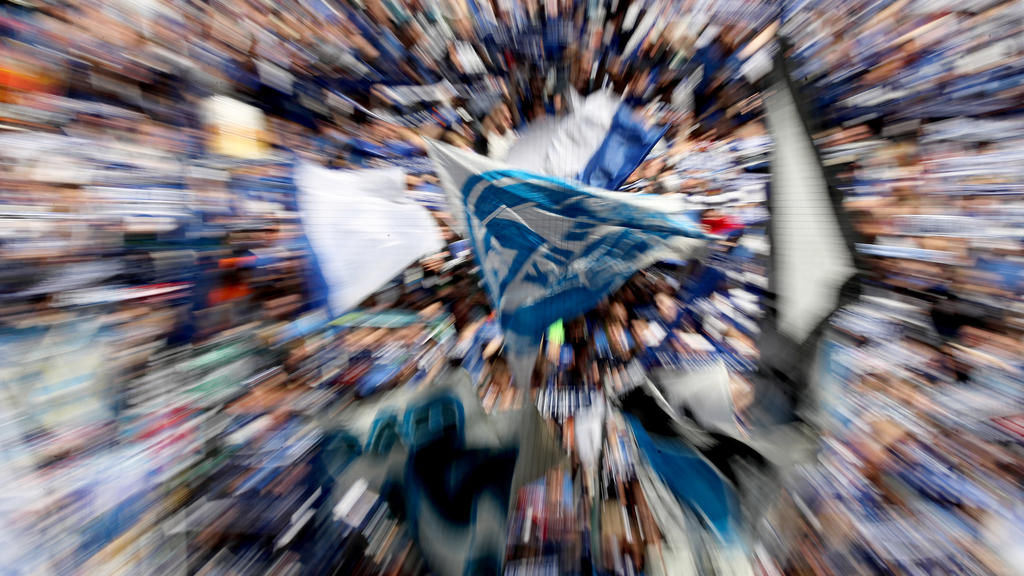 Zehn Prozent der Schalke-Fans müssten sich für die Versammlung aussprechen