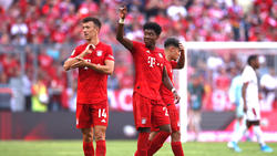 David Alaba (M.) zeigte sich nach dem Spiel der FC Bayern begeistert