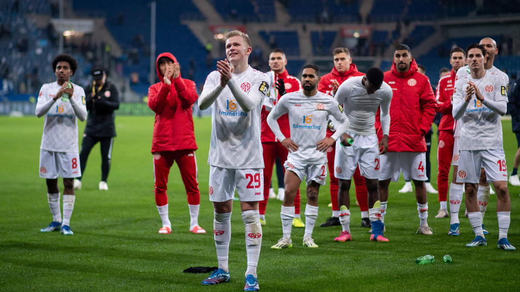 Jonathan Burkardt (M.) feierte beim Auswärtsspiel in Hoffenheim sein Comeback