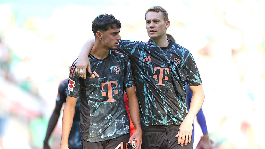 Aleksandar Pavlovic (l.) und Manuel Neuer (r.) arbeiten beim FC Bayern für das Comeback Aleksandar Pavlovic (l.) und Manuel Neuer (r.) arbeiten beim FC Bayern für das Comeback