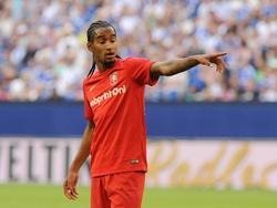 Jerson Cabral geeft aanwijzingen tijdens het oefenduel FC Schalke 04 - FC Twente. (02-08-2015)