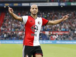 Karim El Ahmadi is op schot. De middenvelder van Feyenoord maakt tegen Roda JC alweer zijn derde competitiedoelpunt van het seizoen. (25-09-2016)
