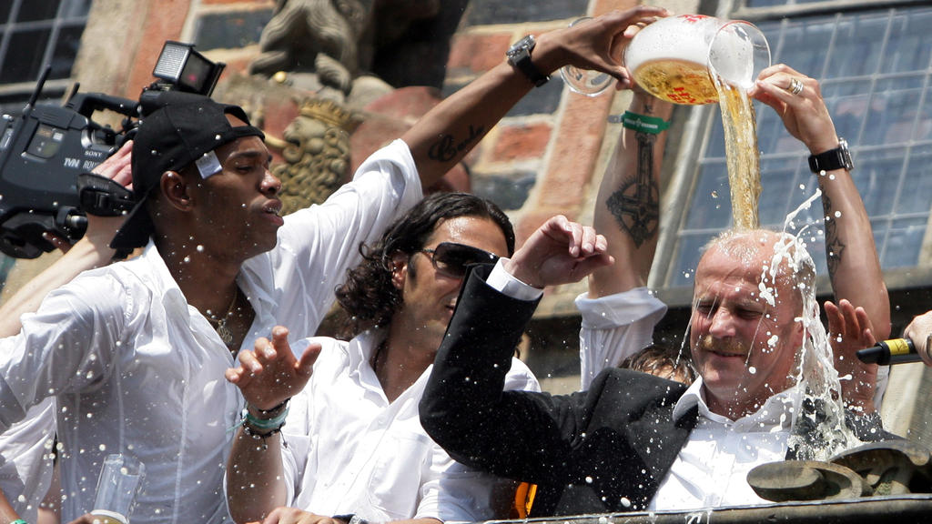 Naldo musste zum Bundesliga-Einstand viel Schnaps trinken