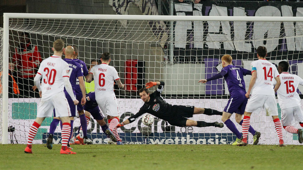 Reingestolpert: Marco Höger erzielt für den 1. FC Köln den Treffer des Abends Reingestolpert: Marco Höger erzielt für den 1. FC Köln den Treffer des Abends