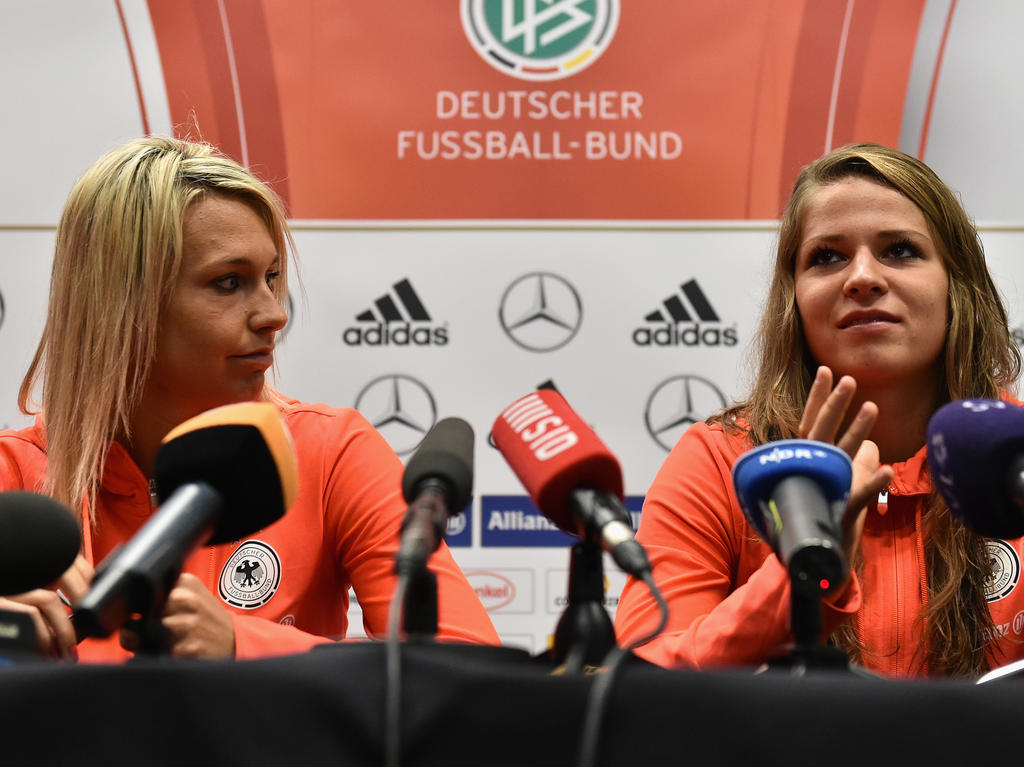 Bundestrainerin Steffi Jones muss auf Lena Goeßling (li.) und Melanie Leupolz (re.) verzichten