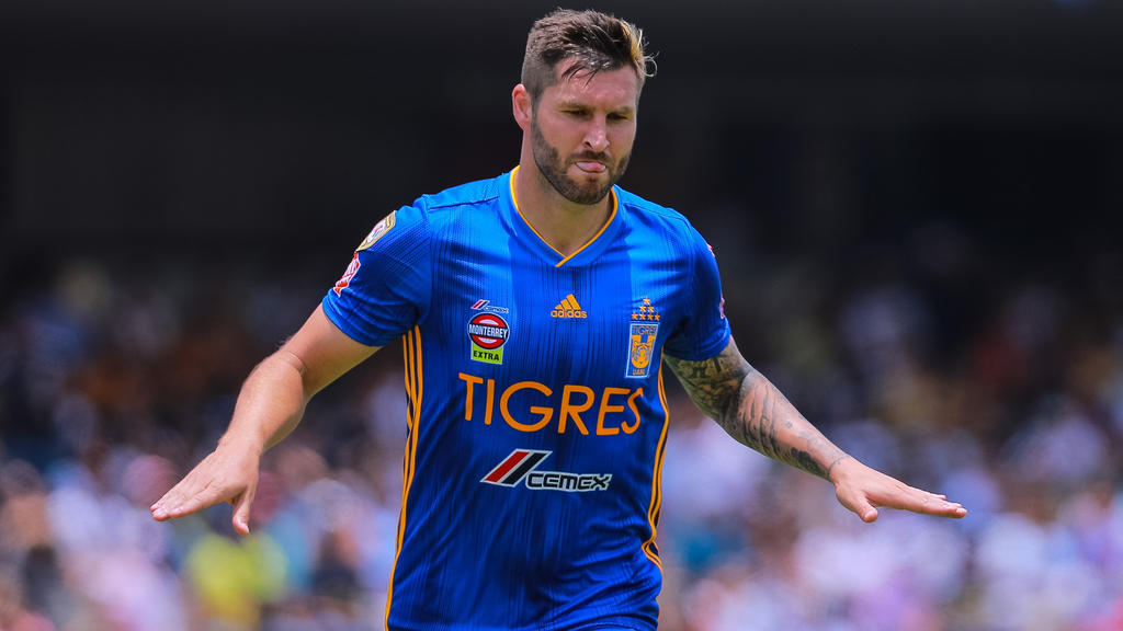 Gignac celebra su gol número 105 con los Tigres.