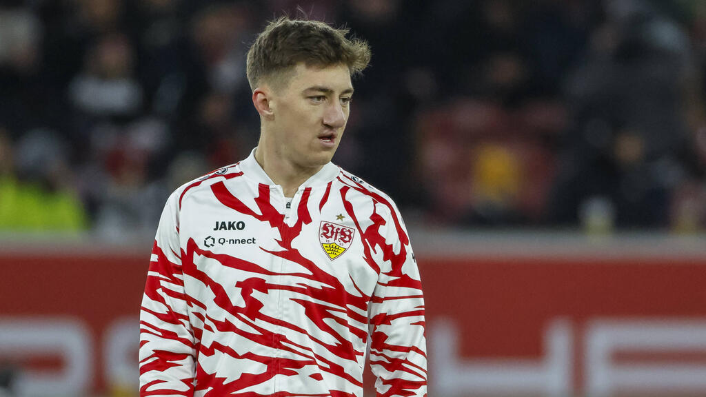 Angelo Stiller ist noch bis 2027 an den VfB Stuttgart gebunden Angelo Stiller ist noch bis 2027 an den VfB Stuttgart gebunden