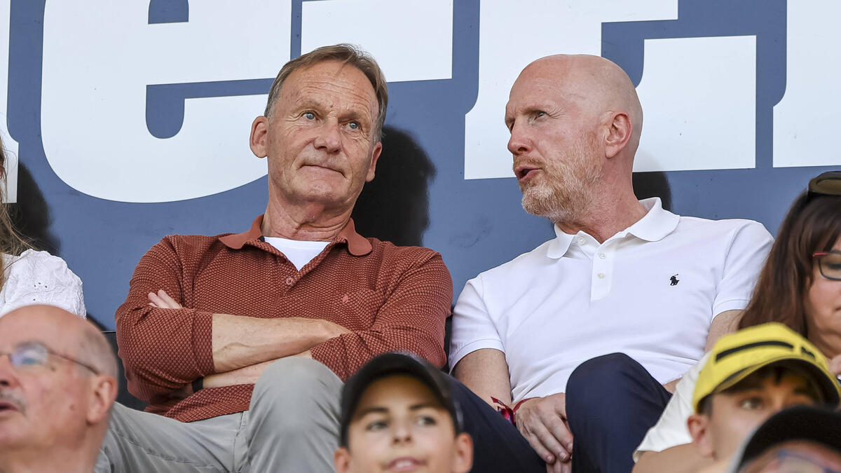 Ông chủ BVB Aki Watzke (l.) mong đợi một điều "mùa mệt mỏi"