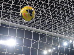 Der Ball zappelte bei der Partie zwischen Santander und Almeria zwei Mal im Tor