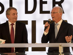 Wolfgang Niersbach (l.) belastet Franz Beckenbauer