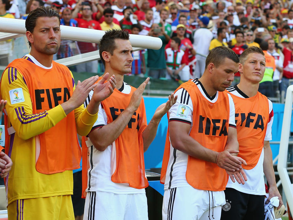 Prominent besetzte Bank: Roman Weidenfeller, Miroslav Klose, Lukas Podolski und Bastian Schweinsteiger (v.l.n.r.)