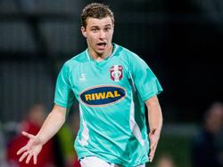 Jordy van Deelen kan de bal niet kwijt tijdens de wedstrijd FC Dordrecht - FC Oss in de 35e speelronde van de Jupiler League. (11-04-2014)