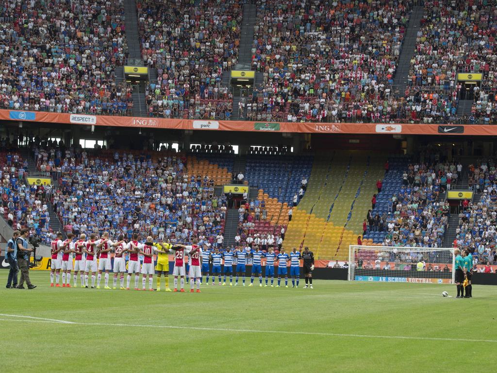 De Amsterdam ArenA is voor de Johan Cruijff Schaal-wedstrijd tussen Ajax en PEC Zwolle één minuut stil ter nagedachtenis aan de slachtoffers die omkwamen bij de vliegramp in Oekraïne. (03-08-2014) De Amsterdam ArenA is voor de Johan Cruijff Schaal-wedstrijd tussen Ajax en PEC Zwolle één minuut stil ter nagedachtenis aan de slachtoffers die omkwamen bij de vliegramp in Oekraïne. (03-08-2014)