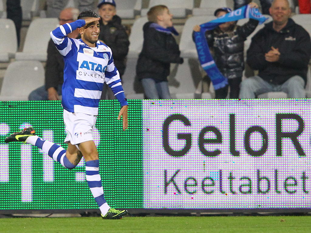 Caner Çavlan kan juichen nadat hij de 3-0 op het scorebord heeft gezet tijdens het competitieduel De Graafschap - Helmond Sport. (01-11-2014)