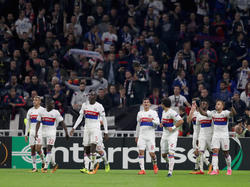 Zufriedene Gesichter: Mariano, Fernand Mendy, Mouctar Diakhaby, Houssem Aouar, Rafael, Maxwel Cornet und Memphis Depay (v.l.n.r.). (02.11.2017)