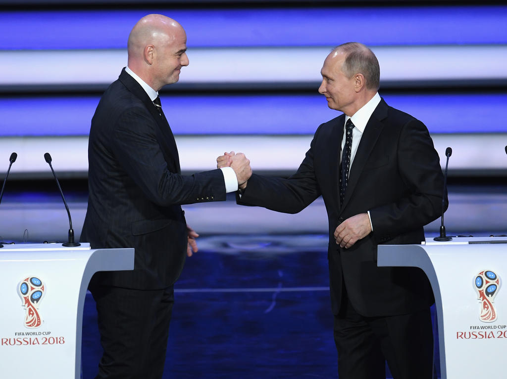 Können anscheinend ganz gut miteinander: FIFA-Boss Gianni Infantino (l.) und Russlands Staatspräsident Vladimir Putin