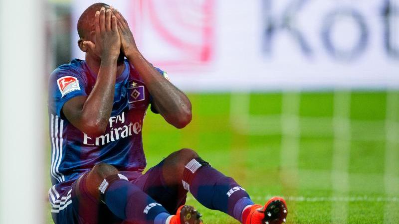 Der Hamburger Orel Mangala erlitt eine Muskelverletzung Der Hamburger Orel Mangala erlitt eine Muskelverletzung