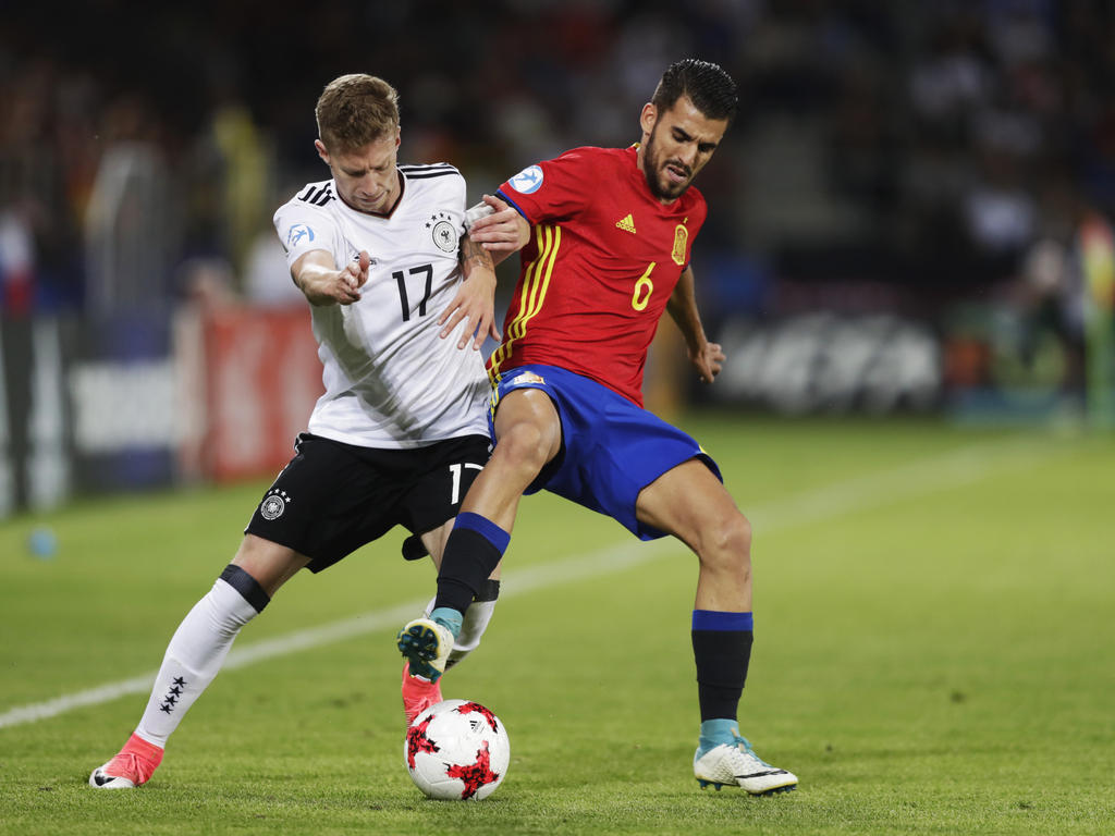 Dani Ceballos (r.) brauchte etwas, um die Niederlage zu verkraften Dani Ceballos (r.) brauchte etwas, um die Niederlage zu verkraften