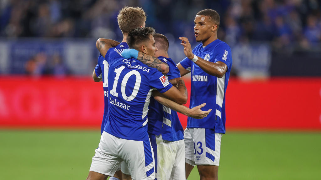 Malick Thiaw (r.) zählt bald zu den Top-Verdienern beim FC Schalke 04