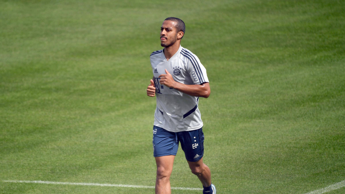 Thiago spielt seit 2013 für den FC Bayern Thiago spielt seit 2013 für den FC Bayern