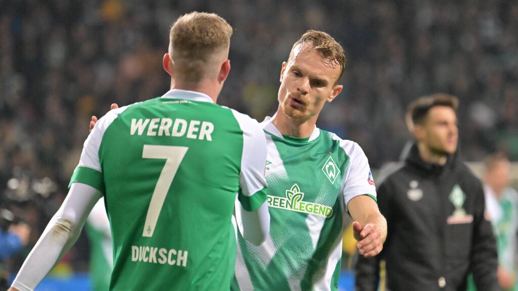 Werder Bremens Routinier Christian Groß (re.) beendet im Sommer seine Karriere