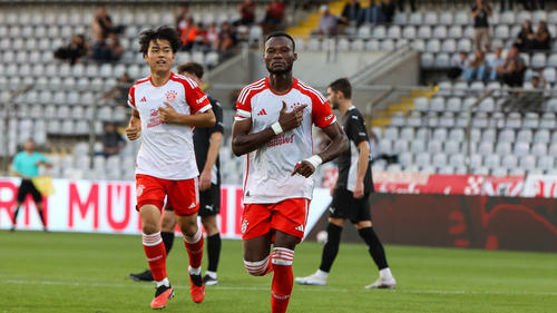 Désiré Sègbè (l.) hat dem FC Bayern den Rücken gekehrt