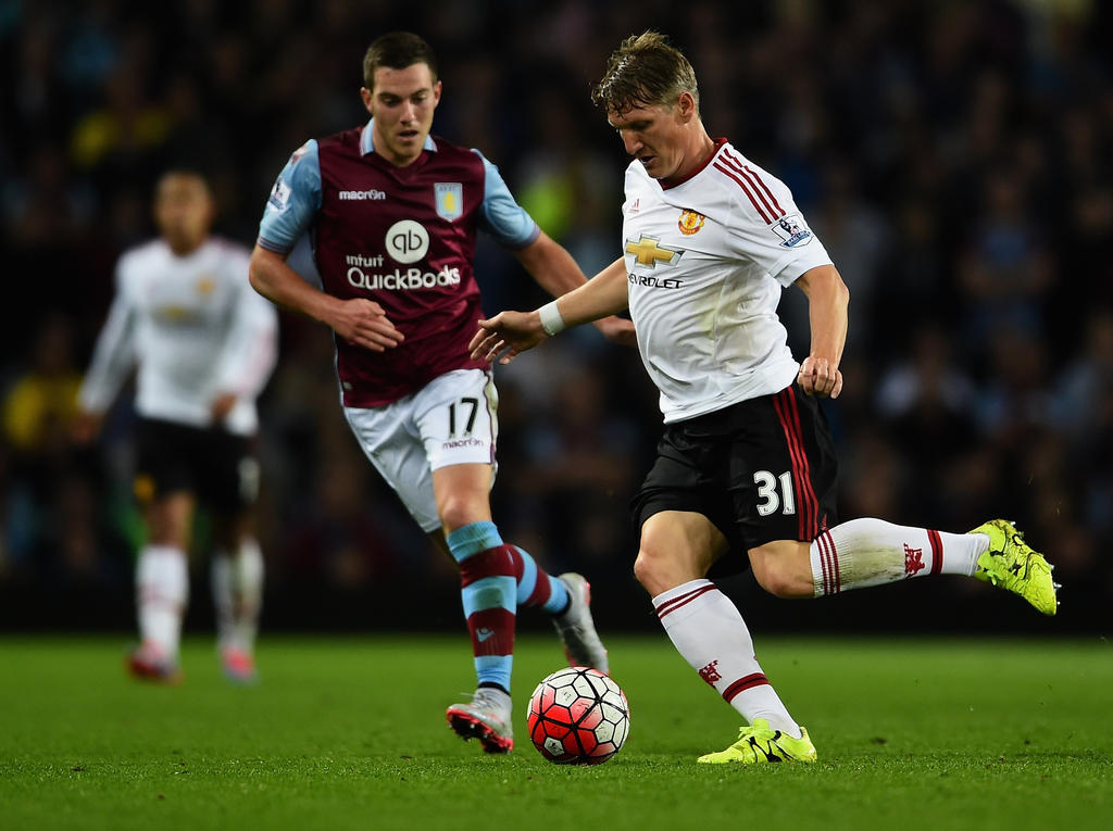 Bastian Schweinsteiger (r.) überzeugte gegen Aston Villa nach seiner Einwechslung Bastian Schweinsteiger (r.) überzeugte gegen Aston Villa nach seiner Einwechslung